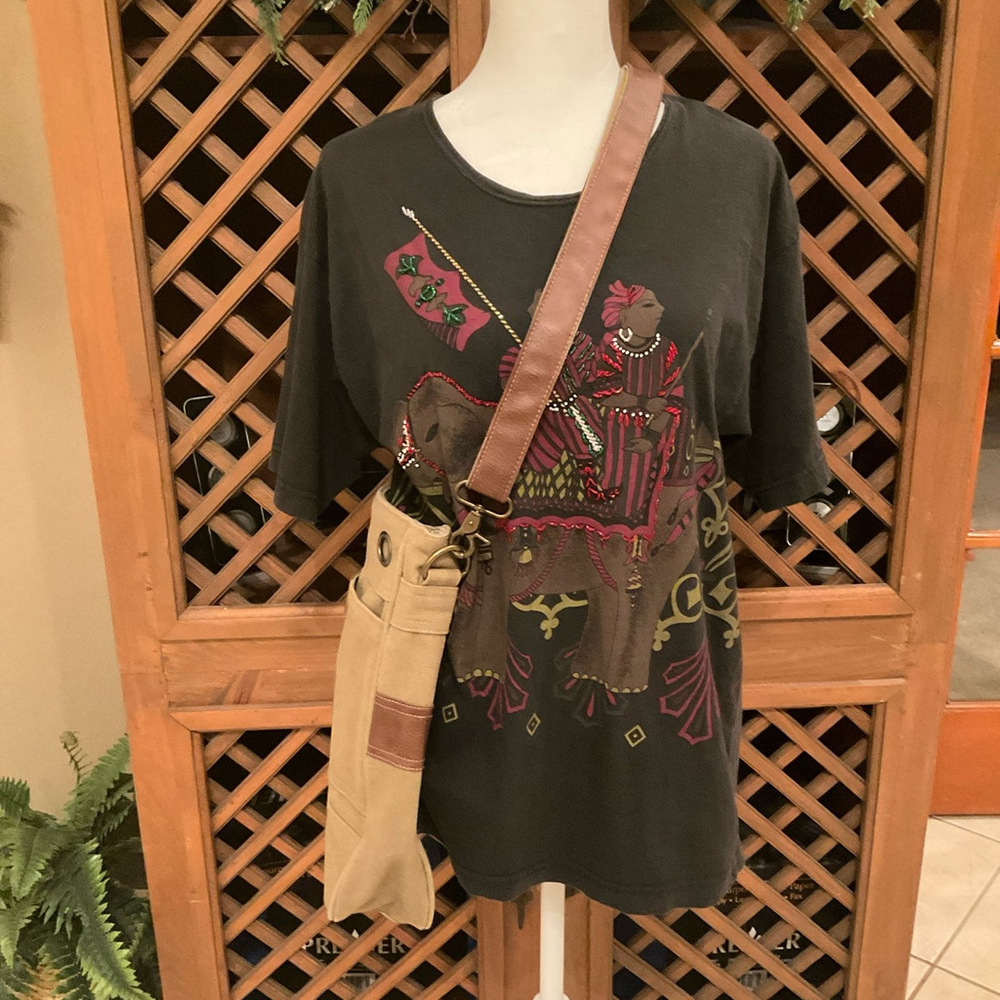 Vintage Rubi Pesini Collection Black Graphic Elephant Boho Women’s Small tshirt